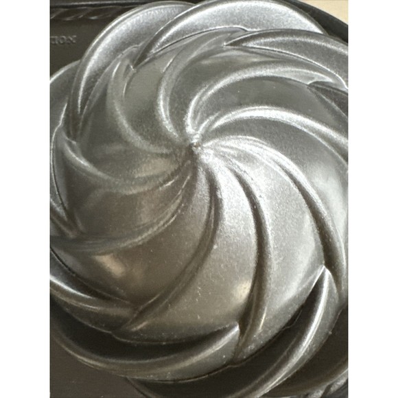 Williams Sonoma NORDIC WARE Cute Cupcake Cake Pan 3D Large Oversized 6 Cups Rare - Picture 7 of 10